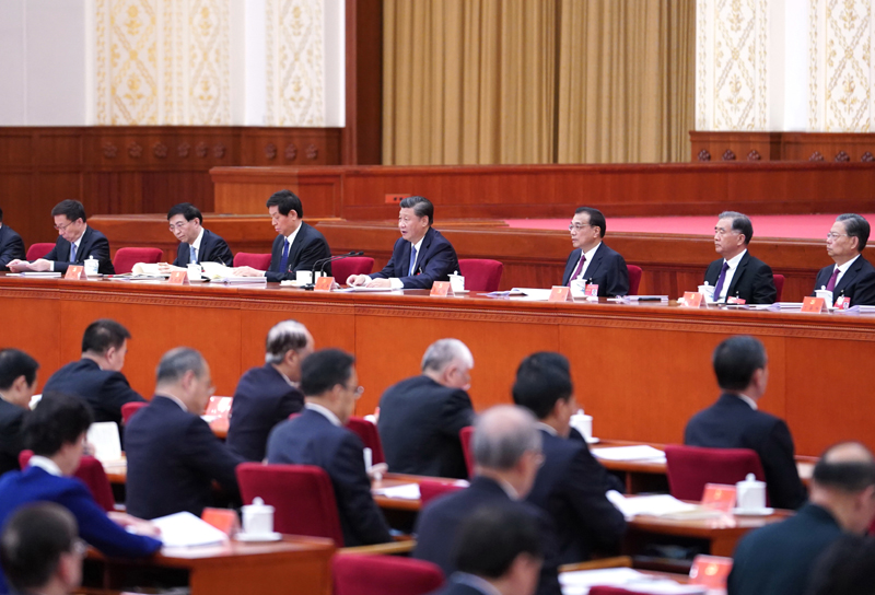 中國(guó)共產(chǎn)黨第十九屆中央委員會(huì)第五次全體會(huì)議，于2020年10月26日至29日在北京舉行。這是習(xí)近平、李克強(qiáng)、栗戰(zhàn)書(shū)、汪洋、王滬寧、趙樂(lè)際、韓正等在主席臺(tái)上。新華社記者 殷博古 攝